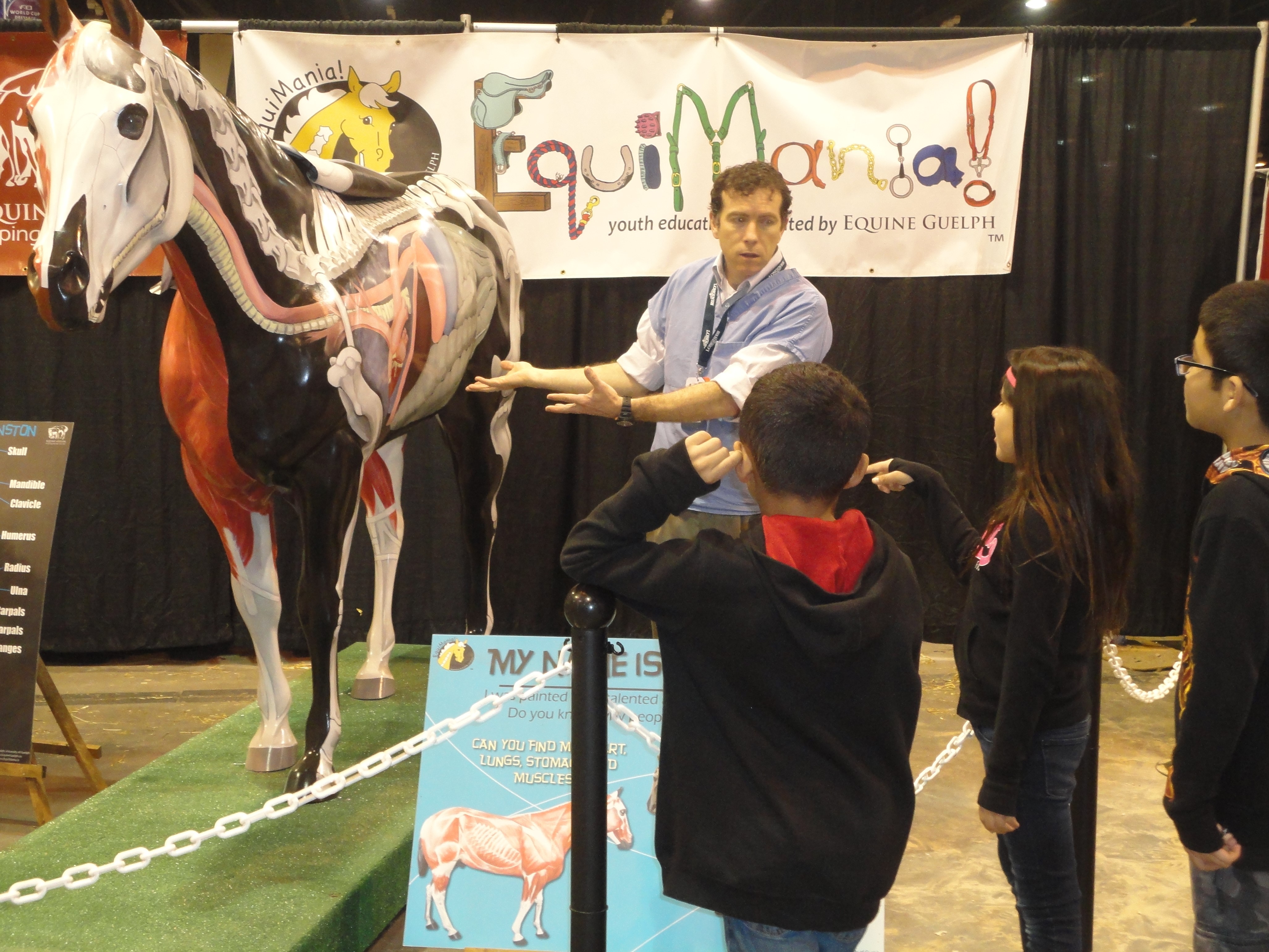 Glenn Jackson, DVM, explains the anatomy of a horse at the FEI World Cup equine expo in Omaha in May. Veterinary Technology students from the Nebraska College of Technical Agriculture assist during the expo. (Photo by Jackie Bellamy-Zions, Equine Guelph)