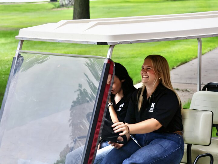 RA's give tour on campus