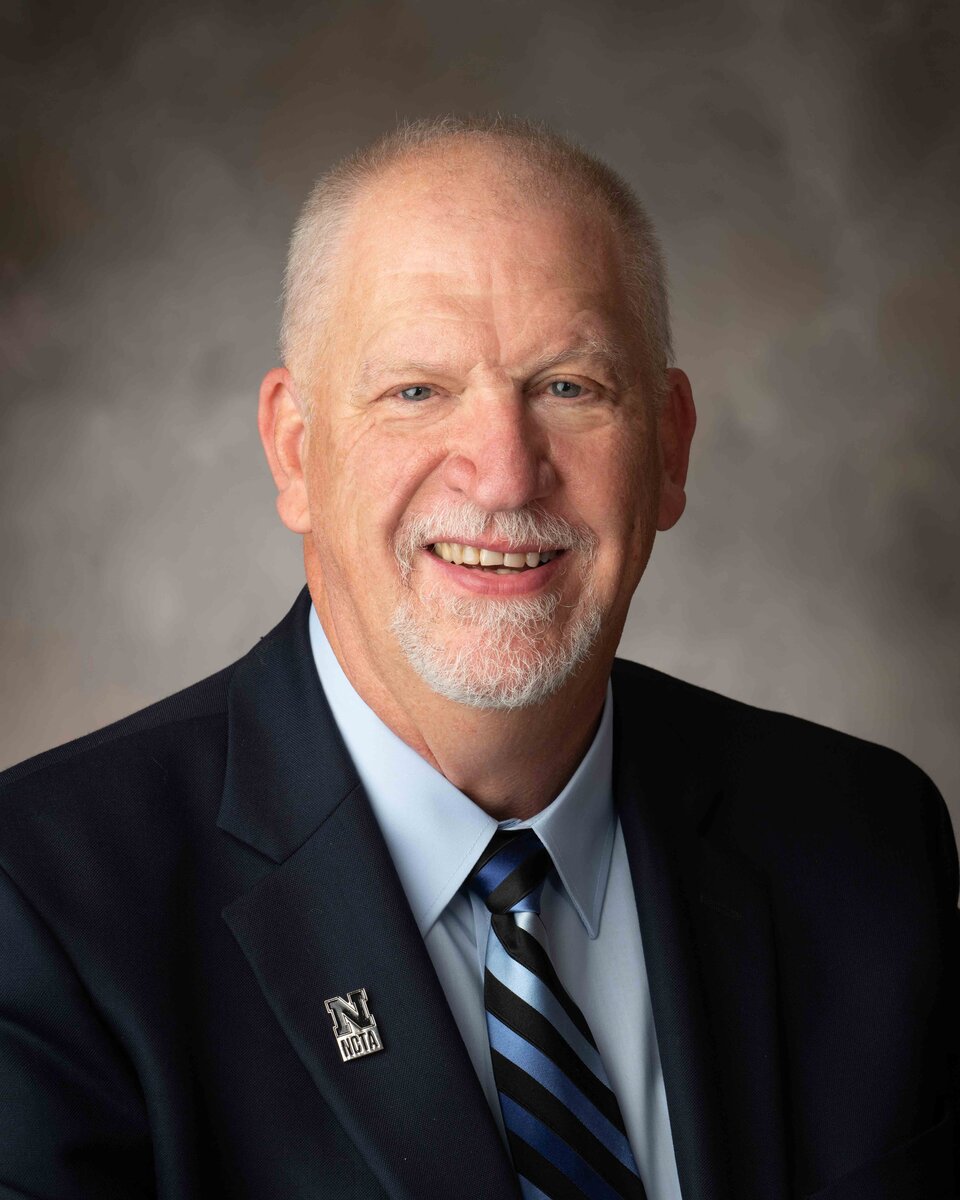 Larry Gossen, Dean