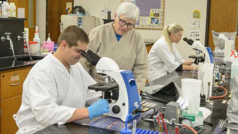 Veterinary Technology students work with their lab instructor Judy Bowmaster-Cole, LVT, at the Nebraska College of Technical Agriculture.  (George Hipple Photo / NCTA News) 